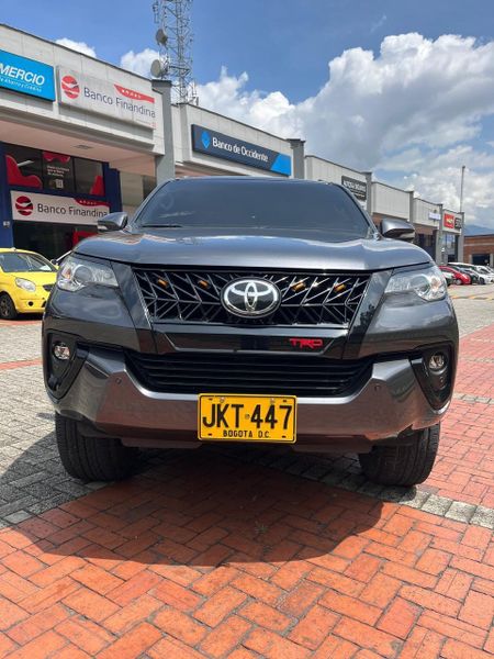 Toyota fortuner - imagen secundaria 1