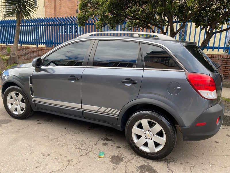 Chevrolet Captiva modelo 2012 - imagen secundaria 2