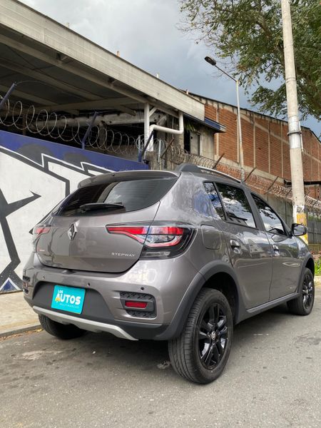 RENAULT SANDERO STEPWAY INTENSE 2.026 AT - imagen secundaria 2
