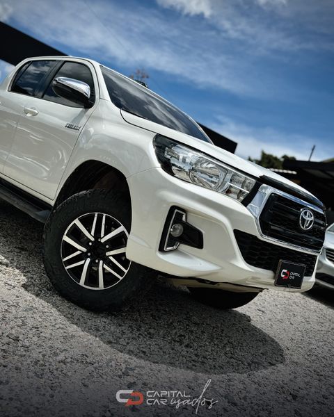 Toyota Hilux SRV - imagen secundaria 1