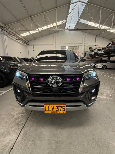 TOYOTA FORTUNER SRV 2.4 DIESEL 2023 - imagen secundaria 1