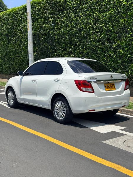 Suzuki Swift Dzire modelo 2022 Automático - imagen secundaria 2