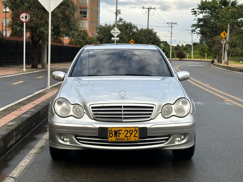 Mercedes-Benz C180 Kompressor 2006 - imagen secundaria 1