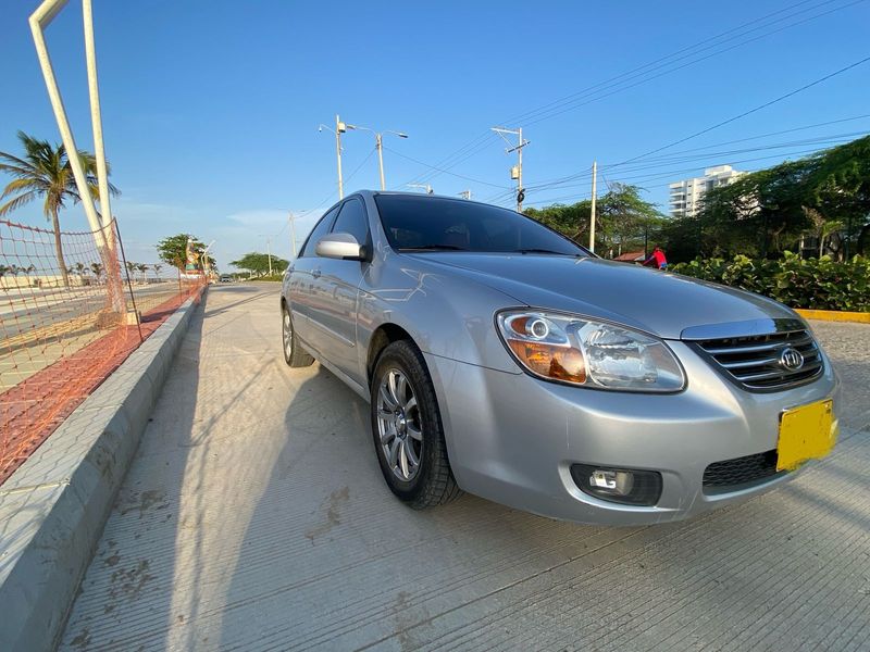 KIA CERATO LX CICLÓN 2009  EXCELENTE ESTADO - imagen secundaria 1
