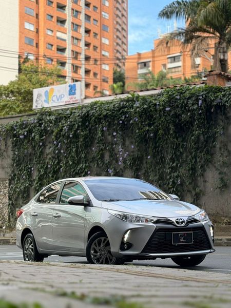 Toyota Yaris XS Sedan 1.5cc - imagen secundaria 1