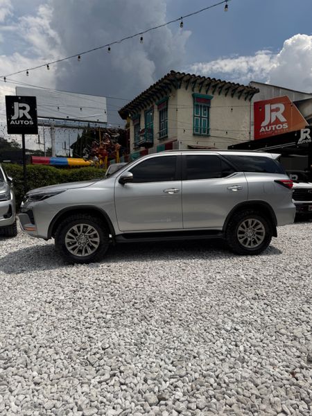 TOYOTA FORTUNER SRV 2024 - imagen secundaria 2