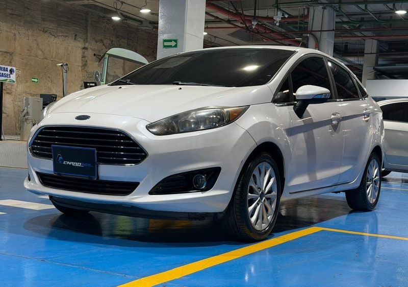 FORD FIESTA 7 SPORTBACK TITANIUM 2018 TP 1600CC 4P - imagen secundaria 1