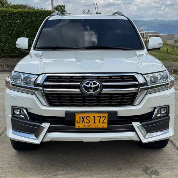 Toyota Sahara LC 200 2021 diesel VXR - imagen secundaria 1