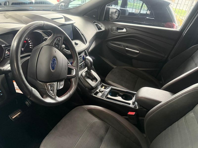 VENDO FORD ESCAPE ST LINE - imagen secundaria 1