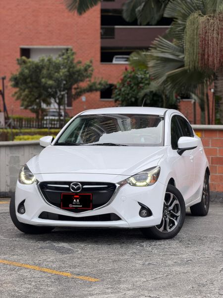 Vencambio Mazda 2 2017 Grand Touring - imagen secundaria 1