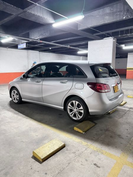 Mercedes Benz Clase B 180 - imagen secundaria 2