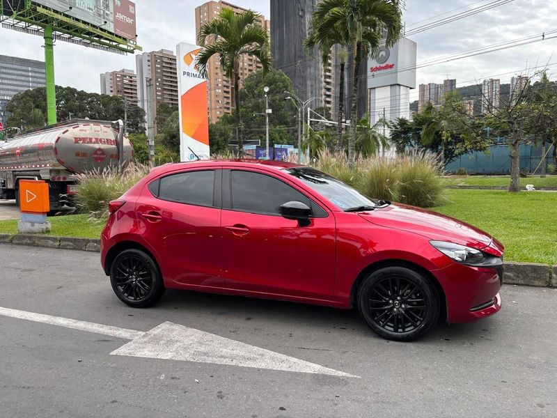 MAZDA 2 TOURING EDICIÓN CARBONO 2022 - imagen secundaria 1