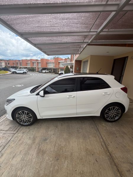 KIA RIO VIBRANT 2019 80.000KM MECÁNICO - imagen secundaria 2