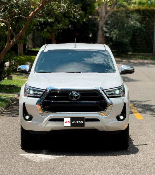 TOYOTA HILUX SRX DIESEL 2.8 - imagen secundaria 1