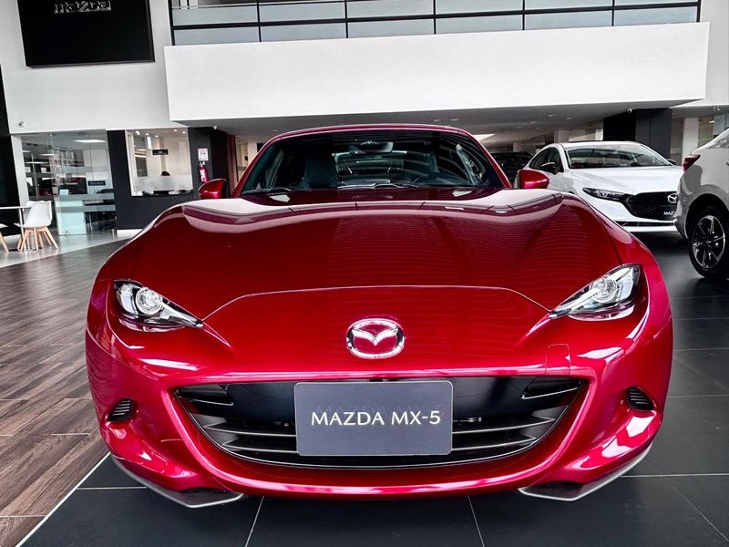 Mazda MX 5 Grand Touring LX Modelo 2026 - imagen secundaria 1