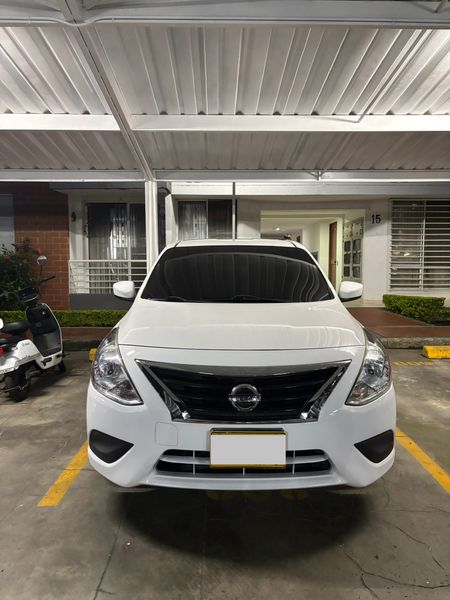 Vendo Nissan Versa 1.6 Sense - imagen secundaria 1