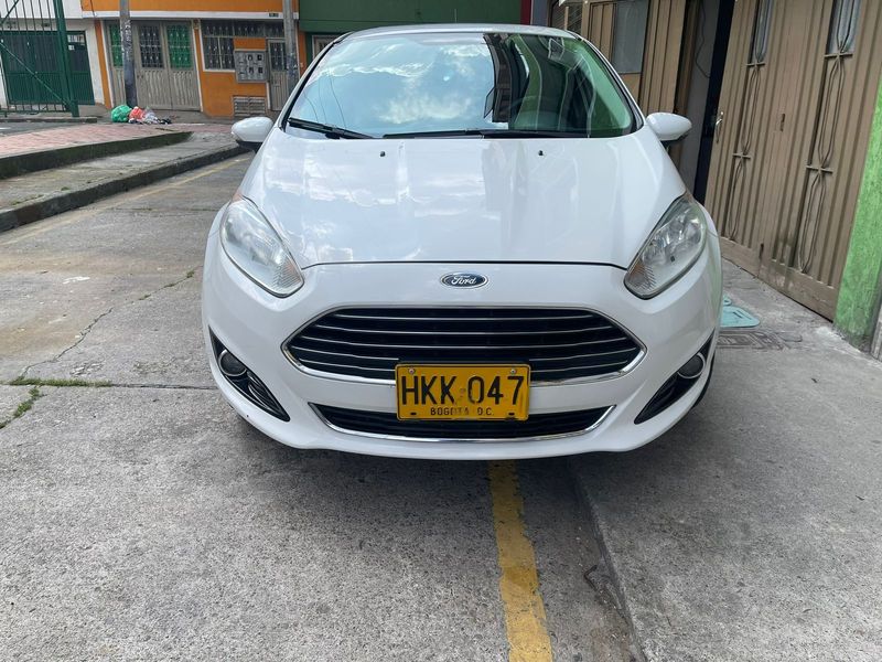 Ford Fiesta Titanium hatchback - imagen secundaria 1