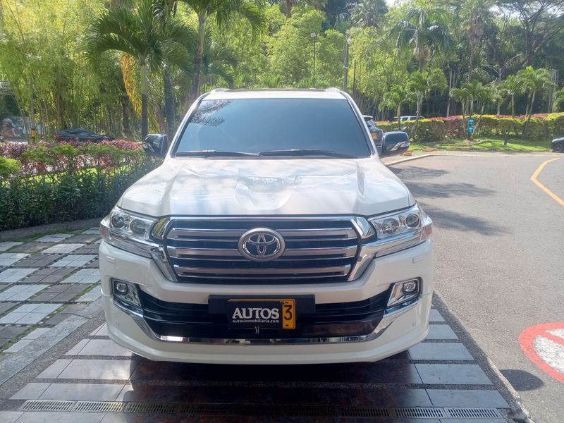 Toyota land Cruiser lc200 - imagen secundaria 1