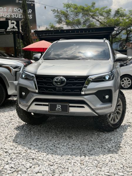 TOYOTA FORTUNER SRV 2024 - imagen secundaria 1
