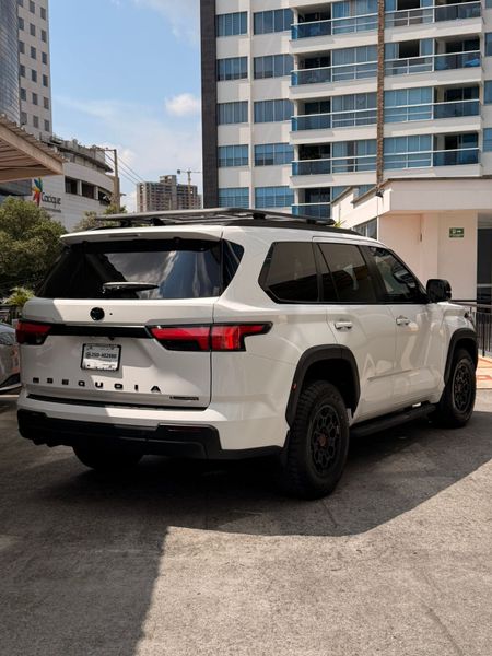 Toyota Sequoia TRD Pro 2026 - imagen secundaria 1