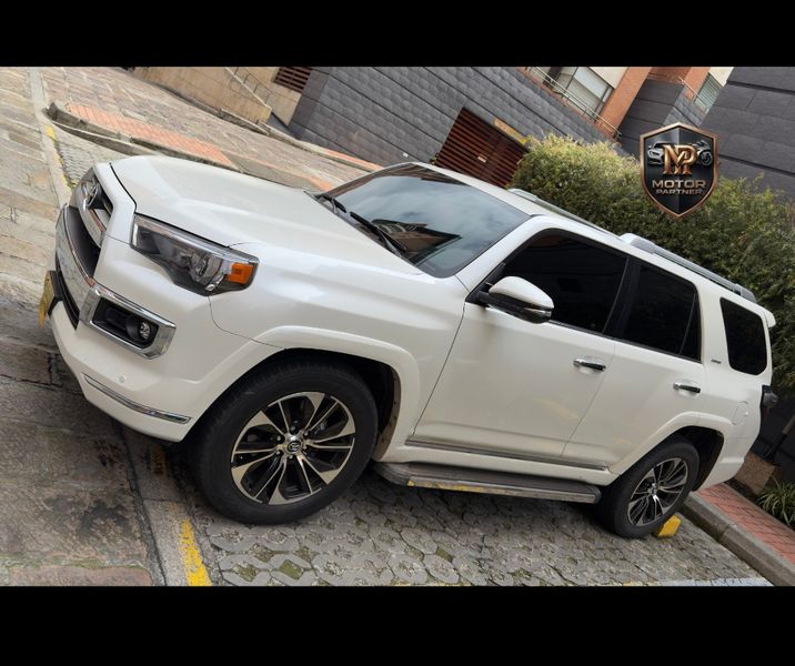 Toyota 4Runner Limited 4x4 2022  39.000 km  Único dueo - imagen secundaria 2