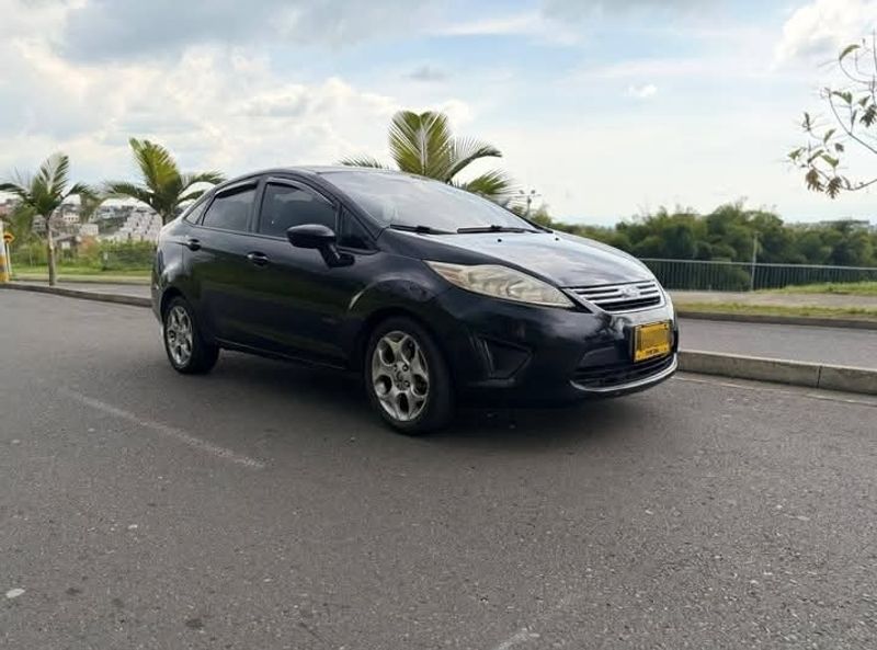 Se vende Ford Fiesta automatico - imagen secundaria 1