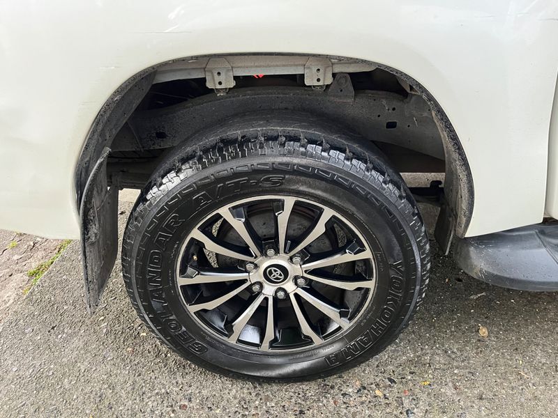 Toyota hilux 2.8 diésel automática - imagen secundaria 1