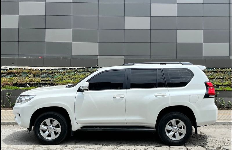 Toyota Prado TXL 2019 Gasolina 4x4 - imagen secundaria 2