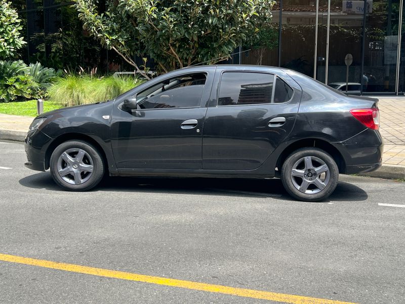 Renault Logan Authentique 2017 - imagen secundaria 1
