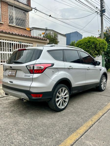FORD ESCAPE TITANIUM TP 2.0cc 4X2 MOD 2020 - imagen secundaria 2