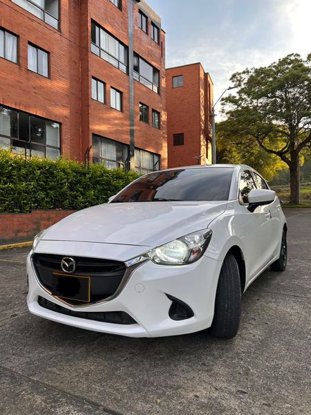 Mazda 2 Touring - imagen secundaria 2