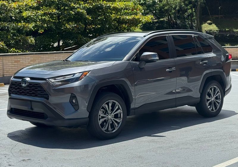 Toyota RAV4 XLE 2024 - imagen secundaria 2