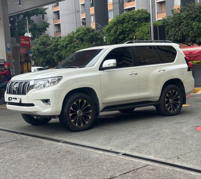 Toyota Prado Txl 2019 3.0 Diesel - imagen secundaria 1