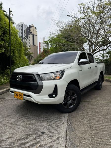 TOYOTA HILUX 2.4 DIESEL - imagen secundaria 1