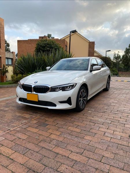 BMW 330e - imagen secundaria 2