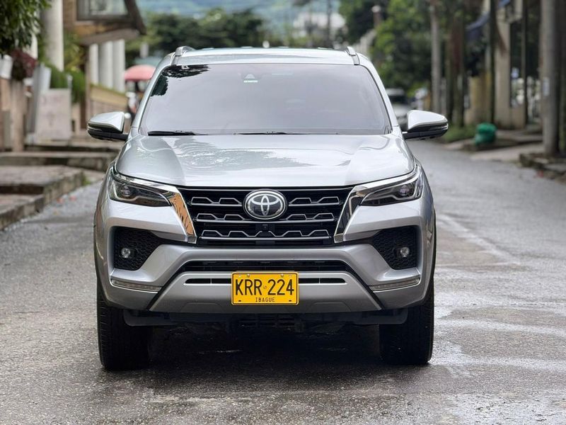 Toyota Fortuner 4x4 2023 - imagen secundaria 1