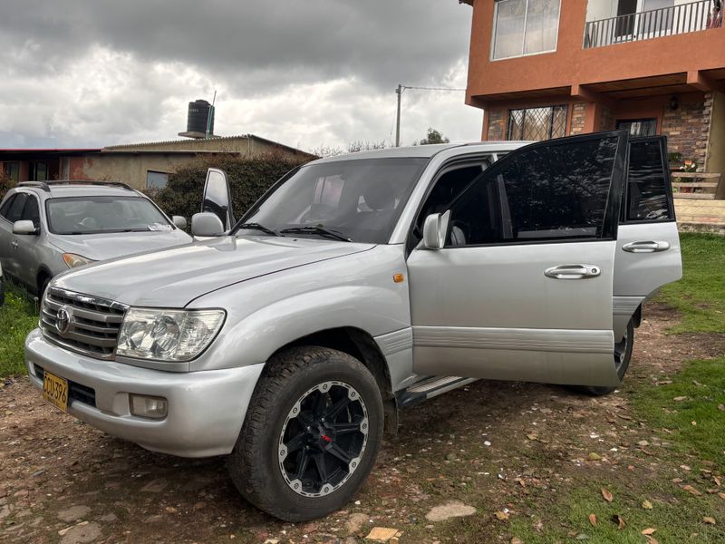 TOYOTA LAND CRUISER 100 4.7 2007 - imagen secundaria 1