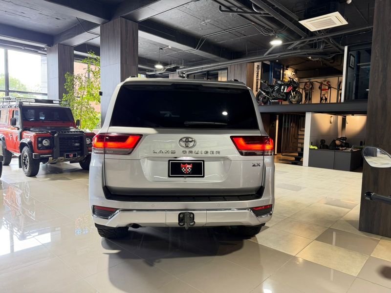 TOYOTA LC300 ZX - imagen secundaria 2