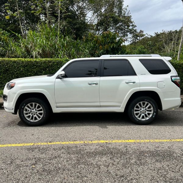 Toyota 4Runner Limited 2020 - imagen secundaria 2
