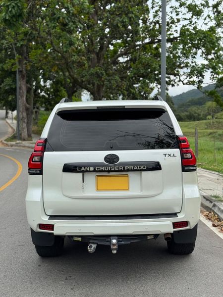 TOYOTA PRADO TXL  2022  4.0 GASOLINA  4x4 - imagen secundaria 2