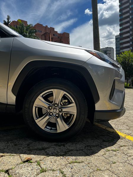 TOYOTA RAV4 XLE - imagen secundaria 2