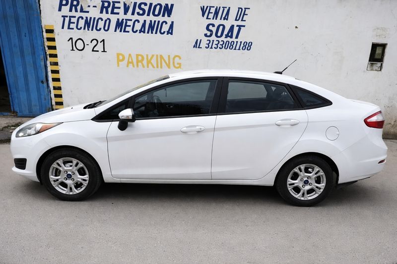Ford Fiesta 2016 SE  FULL EQUIPO   ECONÓMICO Y AL DÍA - imagen secundaria 2