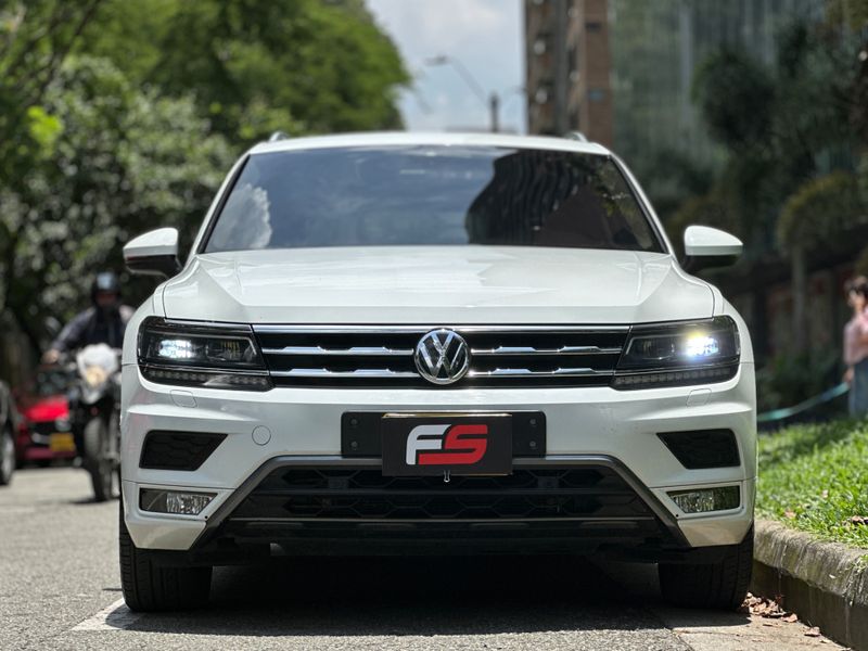 VOLKSWAGEN TIGUAN COMFORTLINE 4MOTION 2018 - imagen secundaria 1
