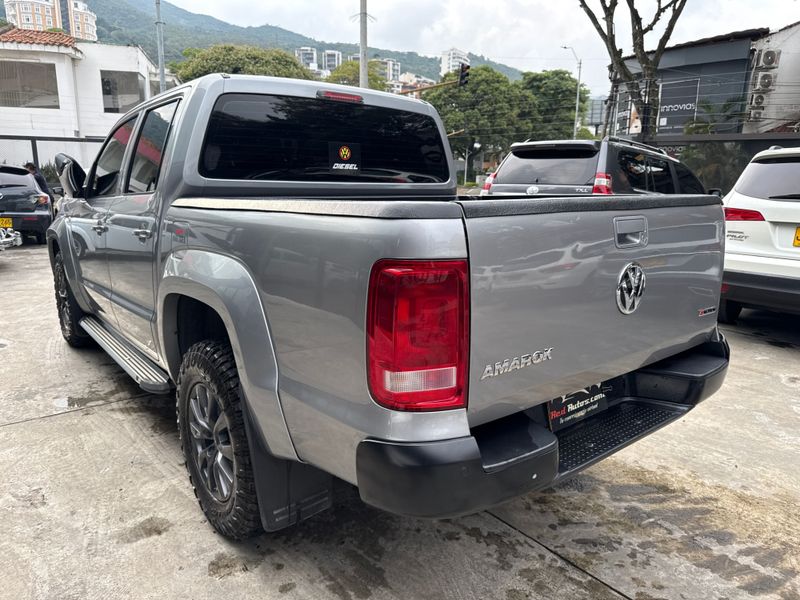VOLKSWAGEN AMAROK 2022  COMFORTLINE 2.0 DIÉSEL 4X4 2022 - poco km - imagen secundaria 2