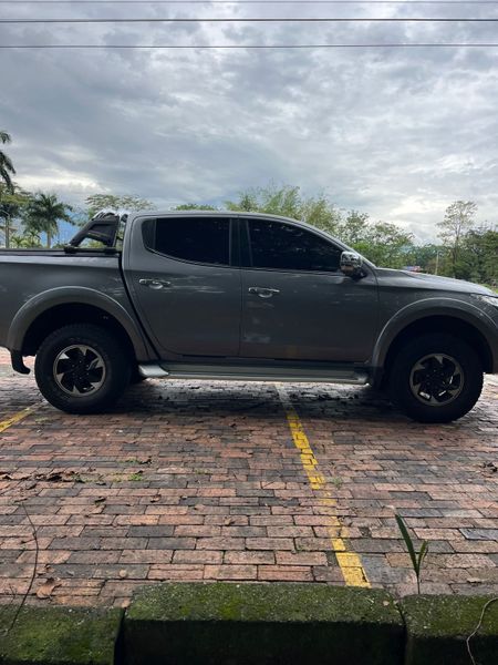MITSUBISHI L200 TRITON - imagen secundaria 1