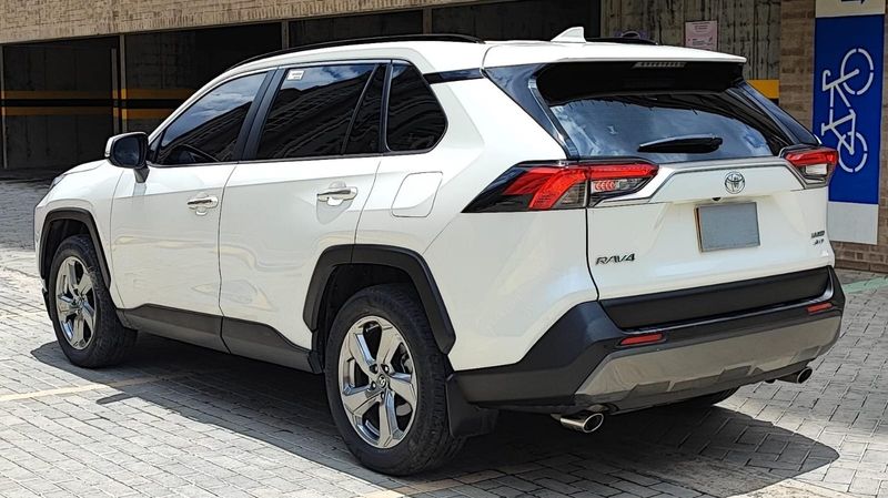 Toyota RAV4 LIMITED MODELO 2020 - imagen secundaria 1