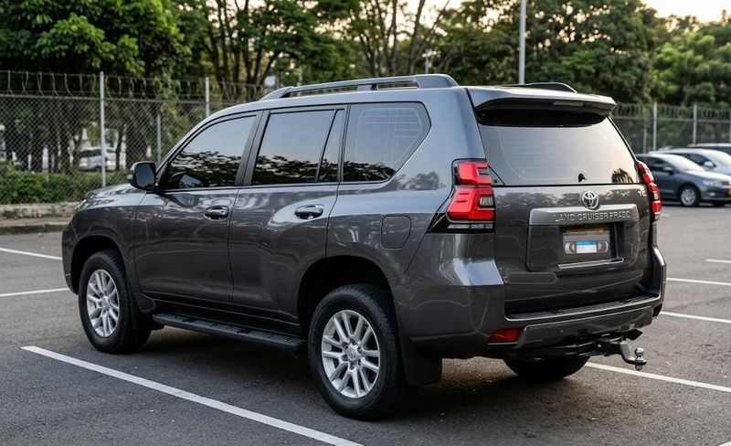 Toyota Land Cruiser Prado TXL  2018 Diésel - imagen secundaria 2