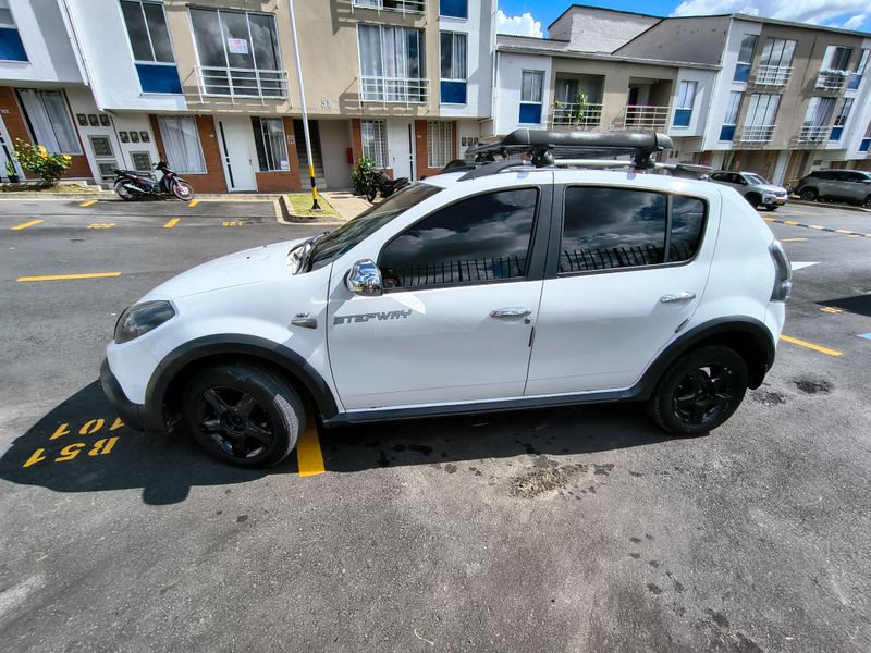 Renault Sandero stepway - imagen secundaria 2