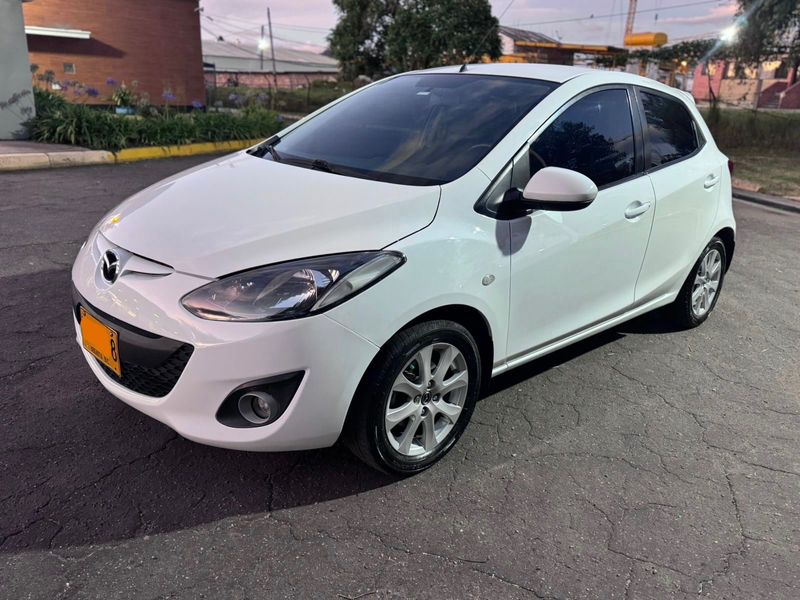 Mazda 2 2014 1.500 - imagen secundaria 1