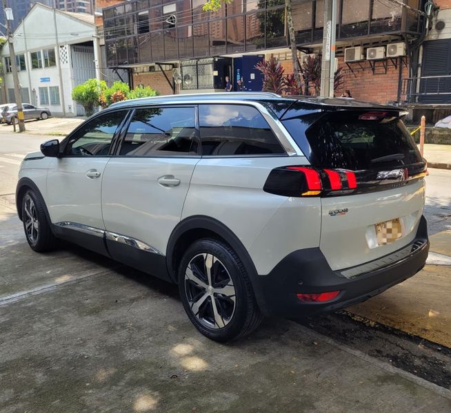Peugeot 5008 Diesel 7 Puestos - imagen secundaria 2